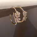 Orecchini a cerchio dorati con ciondoli a fiore in cristallo, design gioiello floreale - Stile Fiore Con Strass Placcato Oro Vero