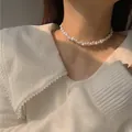 Elegante collana girocollo con perle barocche irregolari indossata da modella - Collana di Perle Barocche (34.#)
