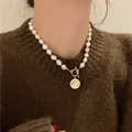 Elegante collana di perle barocche con un ciondolo a moneta d'oro vintage raffinato - Collana Medaglione Ritratto con Chiusura a T (55.#)
