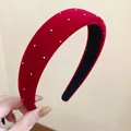 Vintage roter Samt-Haarreifen mit silbernen Punkten für das chinesische Neujahr - Roter Punktmuster Flach-Stil