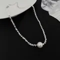 Magnifique collier vintage argenté à maillons irréguliers style français avec perle blanche - Collier de Perles en Métal Argenté Irrégulier