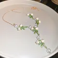 Collier vintage français avec perles et muguet sur une fine chaîne délicate dorée - Ras du cou Gland de Perles Muguet