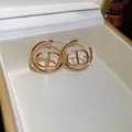 Eleganti orecchini a cerchio dorati con design classico del logo CD e perni in argento - Stile Cerchio con Lettera CD (34#) / Oro