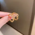 Eleganti orecchini a lobo placcati in oro con lettera D e cerchi con perline fini - 39# Perno in argento - Oro