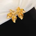Eleganti orecchini a lobo floreali placcati in oro con petali di metallo minimalisti - Stile 64# Perno in Argento S925 Oro Orecchini a Goccia di Lava