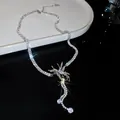 Collier papillon luxe à la française en zircons avec une chaîne argentée très brillante - Collier papillon / Argent