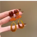 Orecchini pendenti geometrici retrò in ambra e legno per donna stile Maillard - Caffè Geometrico (50)
