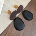 Orecchini a goccia vintage Maillard con perla ambra e finitura in legno nero opaco - Stile Caffè Nero (56)
