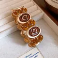 Detaillierte Nahaufnahme eines Vintage-Armbands aus Gold und bernsteinfarbenem Harz mit Sternen - 49# Gold Gelb Braun