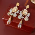 Orecchini pendenti vintage con cristalli ed eleganti rose in resina color crema oro - Stile Perno Argento - Fiore Crema (57#) / Oro-Giallo