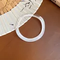 Elegante bracciale in resina acrilica marmorizzata bianca con design circolare irregolare - 82# Bracciale Rigido Irregolare con Motivo a Nuvola (WB941) / Bianco