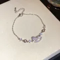 Detailansicht eines silberfarbenen Zirkonia-Armbands mit funkelndem Schaukelpferd-Anhänger - Silber Schaukelpferd Anhänger Stil (HB5178)