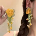 Dettaglio di orecchini pendenti a fiori con perline stile foresta su modella asiatica - Stile 23(23#)
