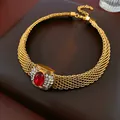 Girocollo vintage a maglia dorata con grande ciondolo rosso e accenti di zircone - Collana / Oro-Rosso