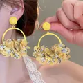 Orecchini a cerchio con fiori in tessuto giallo e ago in argento anallergico da donna - Anello in Tessuto Floreale (Perno in Acciaio)