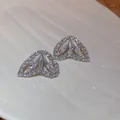 Eleganti orecchini a perno a farfalla in argento con lucenti pietre di zircone per lei - Stile Farfalla (49)