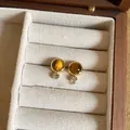 Orecchini a lobo vintage con occhio di tigre e cristalli, montatura dorata - Stile Strass (65)