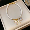 Close-up of 18k gold-plated pearl bracelet with zirconia star and pony charm - Pony Pearl Style / Gold