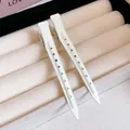 Juego de dos pinzas para el cabello blancas de metal para un peinado profesional - Pieza Única / Blanco