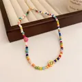 Handgefertigte bunte Perlenkette mit rosa Blume und gelbem Smiley-Anhänger für Damen. - Smiley-Blumen-Stil (HN1495)
