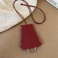 Support de lunettes portable en cuir rouge foncé avec un anneau en métal argenté - Géométrique / Bordeaux
