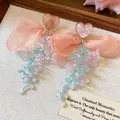 Primo piano di orecchini con nappe in chiffon a cuore stile spiaggia - Stile Nappa Cuore Perno Argento / Rosa-Viola
