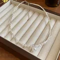 Vue détaillée du collier rétro français en argent avec pendentif élégant perle et zircone - Pendentif Perle / Argent