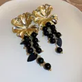 Elegante französische Goldblumen-Ohrringe mit schwarzen Perlen-Trauben-Anhängern. - 23# Silber Stift - Schwarz
