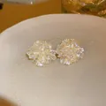 Ohrringe in französischer Form mit goldenen Blumen und funkelnden Kristallen auf Keramik - 16# Silber Stift - Gold Champagner