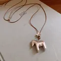 Minimalistische zilveren paardenhanger ketting met bruin koord en klein bloemendetail - Vijfbladige Bloem Paard Hanger Stijl (43#)