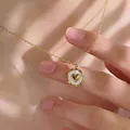 Collier minimaliste élégant en or avec un pendentif rond en cœur 3D sur nacre pour femmes. - 60# Collier - Style Cœur Disque de Lave (Acier Titane)