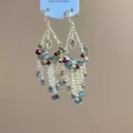 Detailansicht von böhmischen Quastenohrringen mit bunten Kristallperlen und Goldkette - 7# Lange Quaste (Ohrhaken)