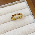 Elegante anello aperto regolabile color oro con motivi di monete e ciondoli a cucciolo. - Stile Cucciolo Carino con Moneta Portafortuna