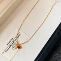 Collier doré élégant avec cœur rouge et pendentif cheval en zircon scintillant - Or