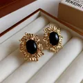 Close-up of vintage oval leaf gold stud earrings with black onyx centers - Vintage Oval Leaf Style (HE12269-WE002) / Gold (Black Stone)