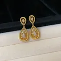 Goldene Vintage-Ohrhänger in Tropfenform mit funkelnden Kristallakzenten - 24# Goldfarbe mit Silver Earring Post (Echtgoldgalvanisierung)