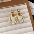 Elegante goldene und weiße ovale Harz-Ohrhänger in einer edlen Schmuckschatulle präsentiert. - 44# Silberne Nadel - Gold - Weiß (echt Vergoldet)