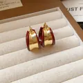 Vintage Harz und goldfarbene dicke Creolen in tiefem Burgunderrot im Maillard-Stil für Damen - Ohrring Nr. 50 - Gold - Rot (echt Vergoldet)
