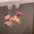 Elegantes pendientes de borlas con flores de tela rosa, cuentas de perlas y agujas - Estilo 2 (Poste Plata)