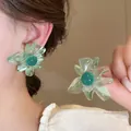 Élégantes boucles d'oreilles fleurs vertes translucides avec pétales en résine superposés - Fleur en résine translucide verte (7# Tige en argent - Vert) / Le Motif Floral En Trois Dimensions La Couleur Verte Rafraîchissante Et La Texture Semi-transparente