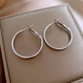Orecchini a cerchio classici color argento con chiusura su base texture - Stile Cerchio Tondo Classico (77#) / 25mm / Argento