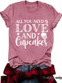 Roze T-shirt met korte mouwen voor dames met een grafische print van Love and Cupcakes - S / Donkerrood
