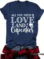 Donkerblauw T-shirt korte mouwen met tekst All You Need Is Love and Cupcakes print. - S / Koningsblauw