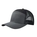 Dettaglio di un cappello trucker a 7 pannelli con mesh traspirante in nero e grigio scuro - Regolabile / Grigio Scuro + Nero