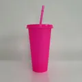 Macro detail showing fuchsia glitter texture on 24oz plastic straw cup with lid - 24OZ/710ML / Rose Red (Glitter)