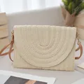 Elegante minimalistische clutch van maïsstro met afneembare schouderriem voor het strand. - 28cm(L) x 19cm(H) / Broken Wit