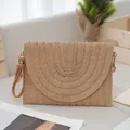 Handgemaakte clutch van geweven maïsstro, perfect voor strandvakanties en zomerse uitjes - 28cm(L) x 19cm(H) / camel