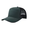 Detailansicht einer dunkelgrünen 7-Panel Trucker Cap mit schwarzem Netzrücken hinten. - Verstellbar / Dunkelgrün