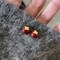 Eleganti orecchini a lobo rossi a forma di cachi con perni in argento su lana grigia - 35# Stile Cachi Portafortuna (Rosso Oro)