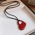 Collana vintage con ciondolo a cuore rosso irregolare e cordino nero sottile. - Cuore Irregolare (33#) / Nero Rosso Vino